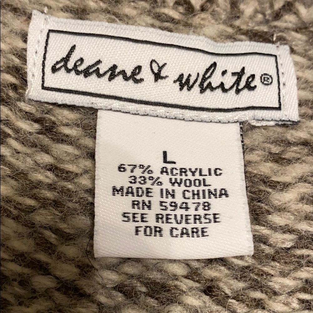 2 button Sweater - Picture 7 of 12